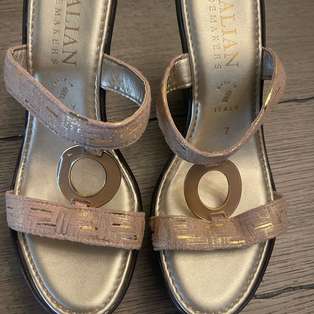 Italian Shoemakers Cream Sandals Strappy Design